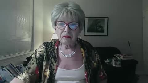 Snapshot of susanandlisa chatting on 02.04.25 sexualsusan online show from 02.04.25