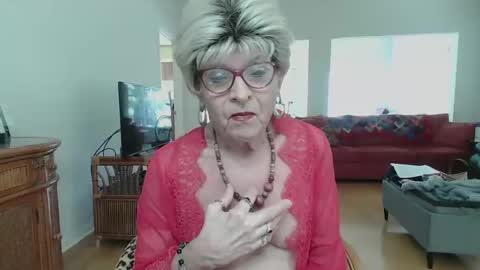 Snapshot of susanandlisa chatting on 02.14.25 sexualsusan online show from 02.14.25