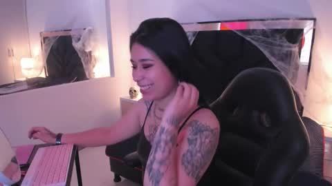 Snapshot of susanvilla chatting on 10.24.25 susanvilla online show from 10.24.25