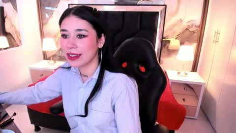 Snapshot of susanvilla chatting on 11.22.25 susanvilla online show from 11.22.25