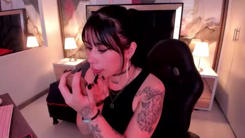 Snapshot of susanvilla chatting on 01.14.26 susanvilla online show from 01.14.26