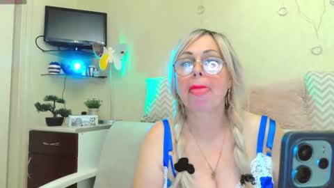 SusieNoreen online show from 10.09.25