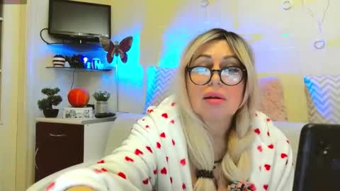 SusieNoreen online show from 11.08.25