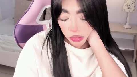 Sussie Tompsom online show from 12.19.25