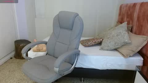 Snapshot of sussy_leon chatting on 09.22.25 sussy leon online show from 09.22.25