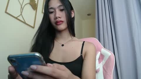 Snapshot of sususlutxx chatting on 10.02.25 susie online show from 10.02.25