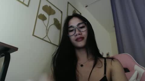 Snapshot of sususlutxx chatting on 10.19.25 susie online show from 10.19.25