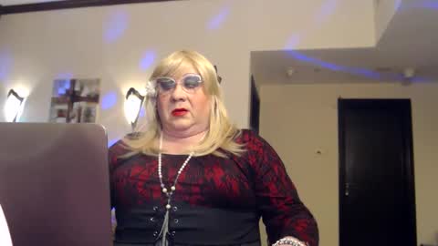 My name is Sissy or more fully Suzanna Aprilia Maria Mariquita Catarina Chinita Banci. Soy una puta - que chimba ladybug online show from 12.13.24