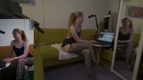 Snapshot of suzannexxxxxx chatting on 05.10.26 suzannexxxxxx online show from 05.10.26