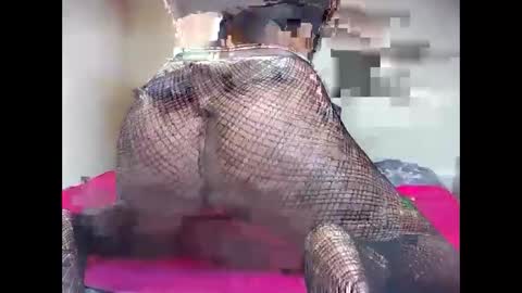 Snapshot of suzita510158 chatting on 11.08.25 Wildpeachy online show from 11.08.25