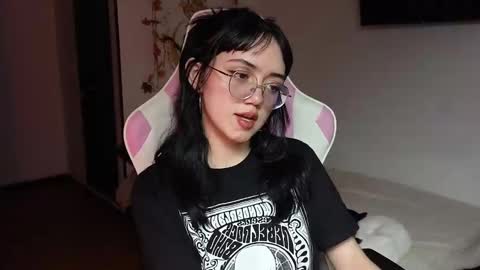 Snapshot of suzumi_ chatting on 12.14.24 Jadde online show from 12.14.24