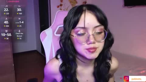 Snapshot of suzumi_ chatting on 01.07.25 Jadde online show from 01.07.25