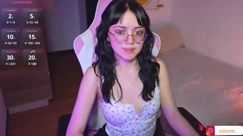 Snapshot of suzumi_ chatting on 01.07.25 Jadde online show from 01.07.25