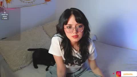 Snapshot of suzumi_ chatting on 01.12.25 Jadde online show from 01.12.25