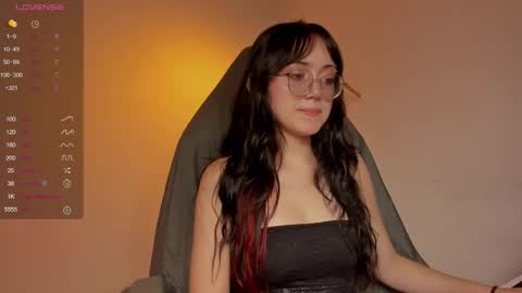 Snapshot of suzumi_ chatting on 11.18.25 Jadde online show from 11.18.25