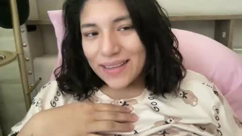 Snapshot of suzyishellawet chatting on 11.01.25 Suzy online show from 11.01.25