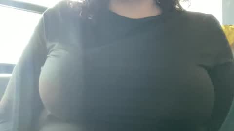 Snapshot of suzyishellawet chatting on 11.24.25 Suzy online show from 11.24.25