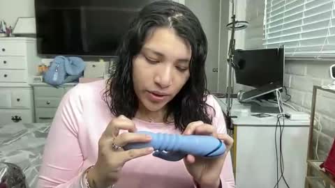 Snapshot of suzyishellawet chatting on 12.14.25 Suzy online show from 12.14.25