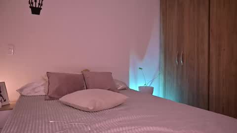 Sofis schedule 10pm until 4am GMT-5 online show from 09.18.25