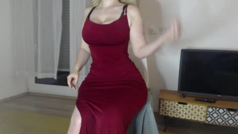 Snapshot of sweat_mia chatting on 12.04.24 sweat_mia online show from 12.04.24