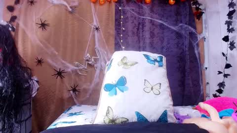 Debora  online show from 10.15.25