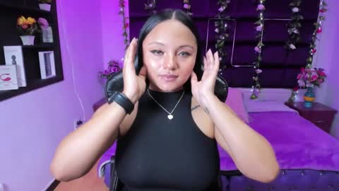 Snapshot of sweelanna chatting on 01.04.25 sweet ana  online show from 01.04.25