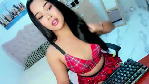 Snapshot of sweet18_jasmine chatting on 11.12.25 sweet18_jasmine online show from 11.12.25