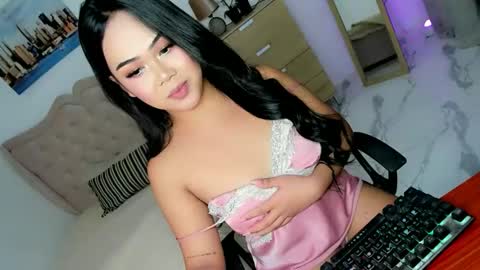 Snapshot of sweet18_jasmine chatting on 11.17.25 sweet18_jasmine online show from 11.17.25