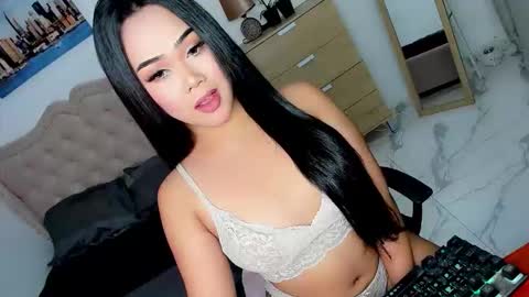 Snapshot of sweet18_jasmine chatting on 12.16.25 sweet18_jasmine online show from 12.16.25