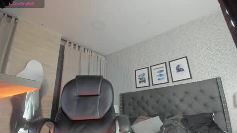 Vanessa online show from 10.14.25