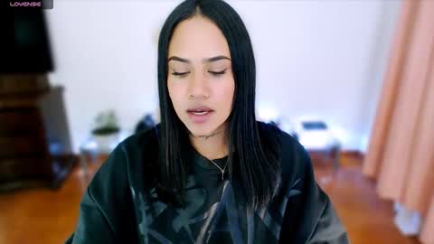 Stephanie online show from 11.19.25