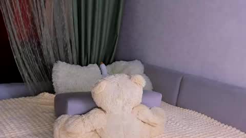 Snapshot of sweet_barbe chatting on 04.30.26 Alice online show from 04.30.26