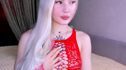 Snapshot of sweet_barbe chatting on 05.21.26 Alice online show from 05.21.26
