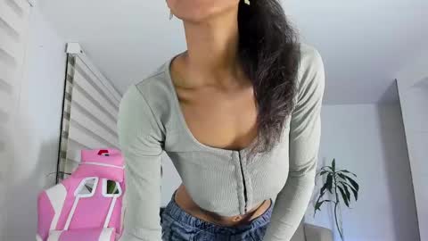 sweet_brunette88 online show from 01.28.25