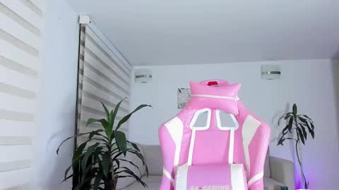 sweet_brunette88 online show from 03.11.25