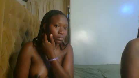 Snapshot of sweet_camila5 chatting on 10.25.25 Camila online show from 10.25.25