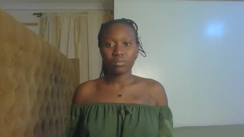 Snapshot of sweet_camila5 chatting on 10.26.25 Camila online show from 10.26.25