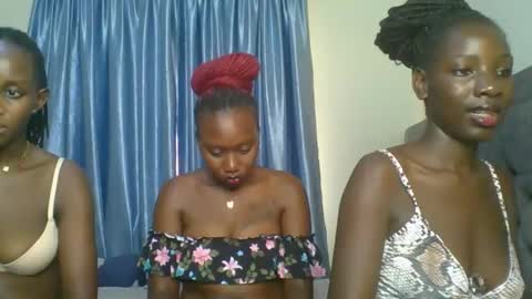 Snapshot of sweet_camila5 chatting on 12.16.25 Camila online show from 12.16.25