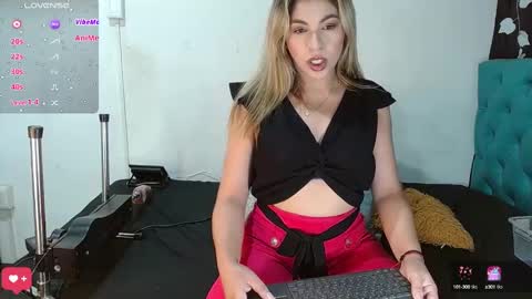 Snapshot of sweet_devil2 chatting on 01.24.25 kandy muller online show from 01.24.25