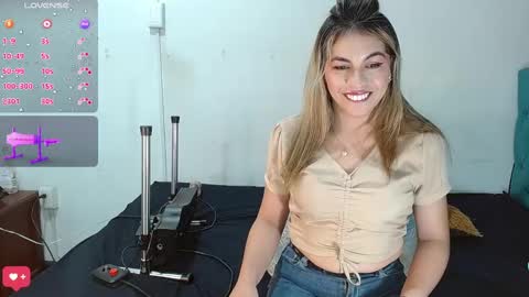Snapshot of sweet_devil2 chatting on 01.25.25 kandy muller online show from 01.25.25