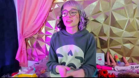  emmili  online show from 01.04.25