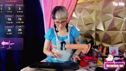  emmili  online show from 10.02.25