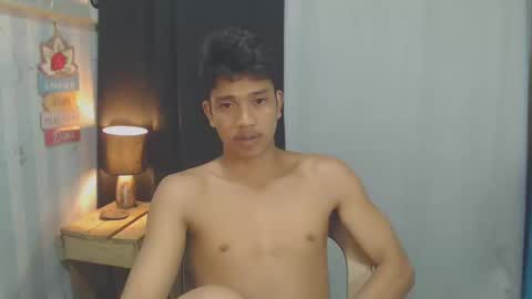 Snapshot of sweet_guyxx chatting on 02.02.25 sweet_guyxx online show from 02.02.25