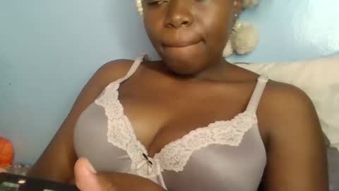 Snapshot of sweet_jamiie chatting on 10.07.25 jay online show from 10.07.25