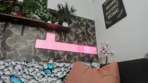 Snapshot of sweet_kitty2000 chatting on 12.18.24 Alesy online show from 12.18.24