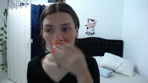 Snapshot of sweet_lady_16 chatting on 12.22.24 Lady online show from 12.22.24