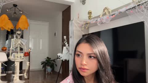 Snapshot of sweet_littleee chatting on 10.28.25 free private online show from 10.28.25