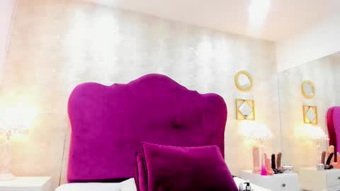 Snapshot of sweet_lucianaaa chatting on 11.24.25 Luciana online show from 11.24.25