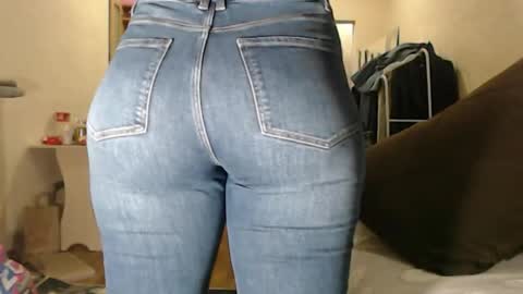 Snapshot of sweet_martinique chatting on 10.06.25 TexasPAWG101 online show from 10.06.25