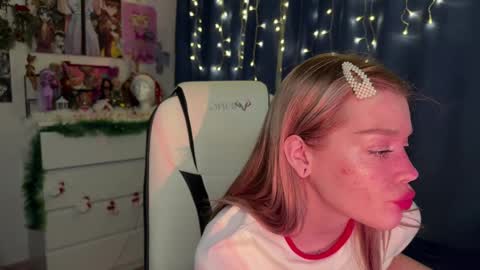 Melissa. Join me on Fansly link in social medias online show from 12.29.24